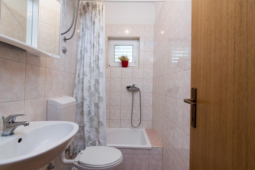 Apartments Mirko Vinišće Cameră foto