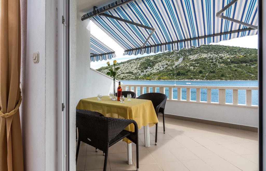 Apartments Mirko Vinišće Cameră foto
