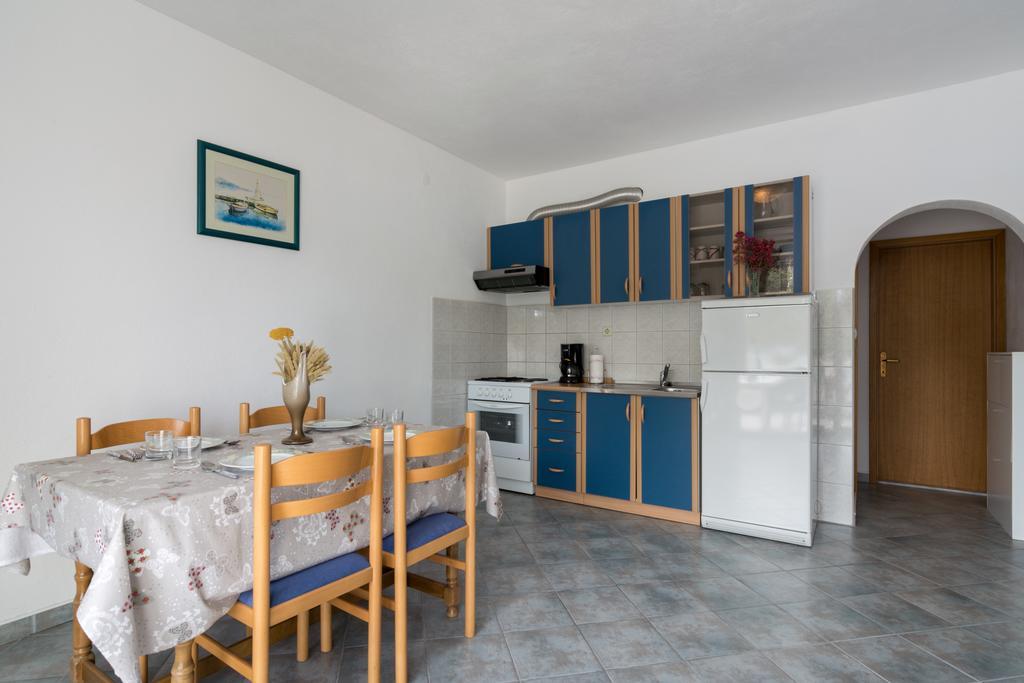 Apartments Mirko Vinišće Cameră foto